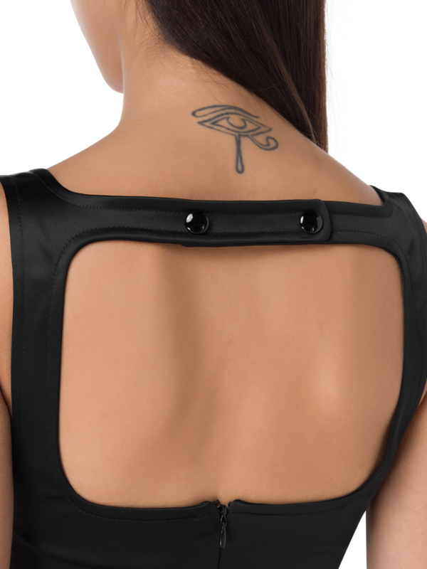 بلوزة مربعة من الساتان