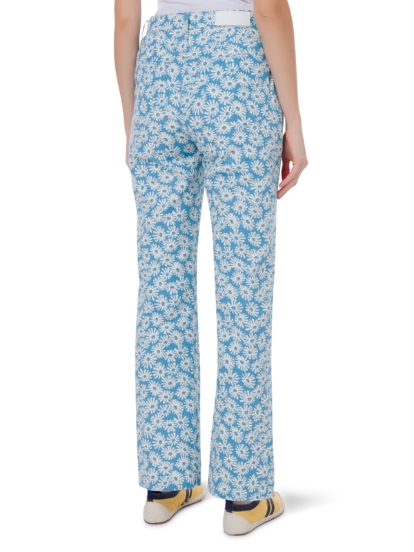 /original/41220W7BC_RDNE_Blue Daisy_4.png_convert-600x800