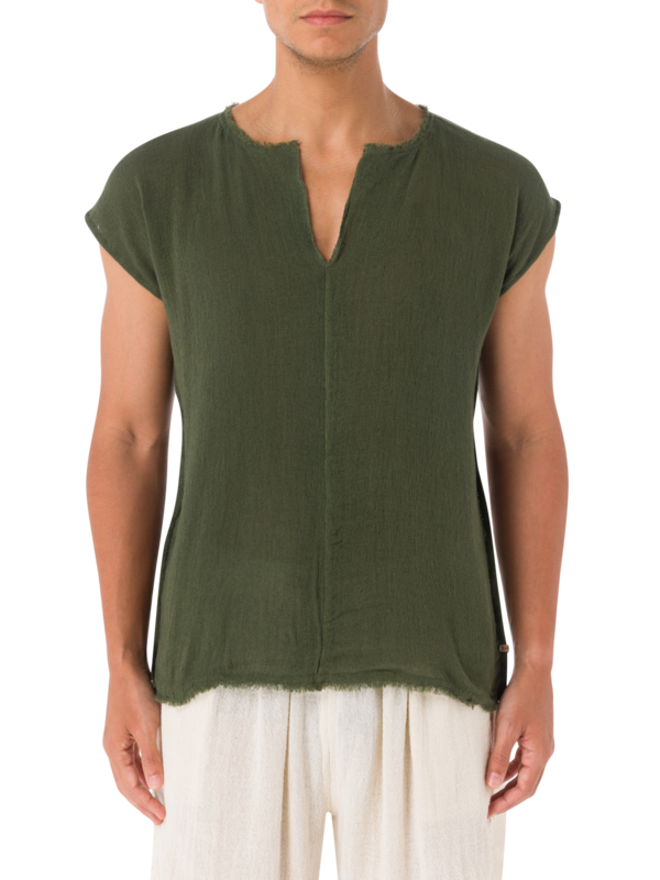 قميص زول خفيف بدون أكمام وبرقبة على شكل حرف V