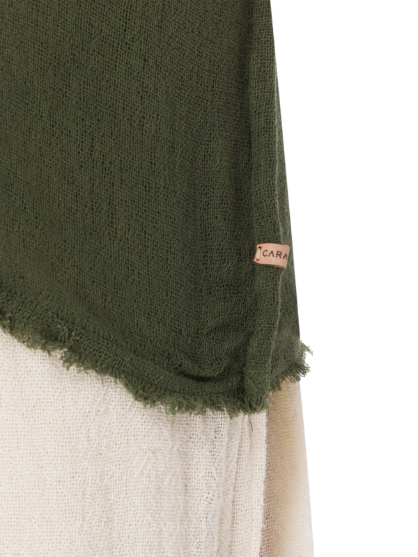 قميص زول خفيف بدون أكمام وبرقبة على شكل حرف V