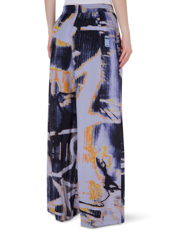 /original/693490RTA07_MCQ_8004 Horiz_4.png_convert-600x800