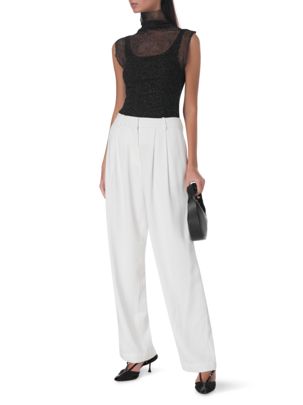 بلوزة شبكية بدون أكمام وبياقة عالية ملفوفة