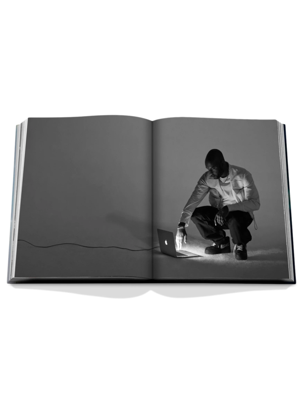 مجلة لويس فيتون فيرجيل أبلو بغلاف بالونات