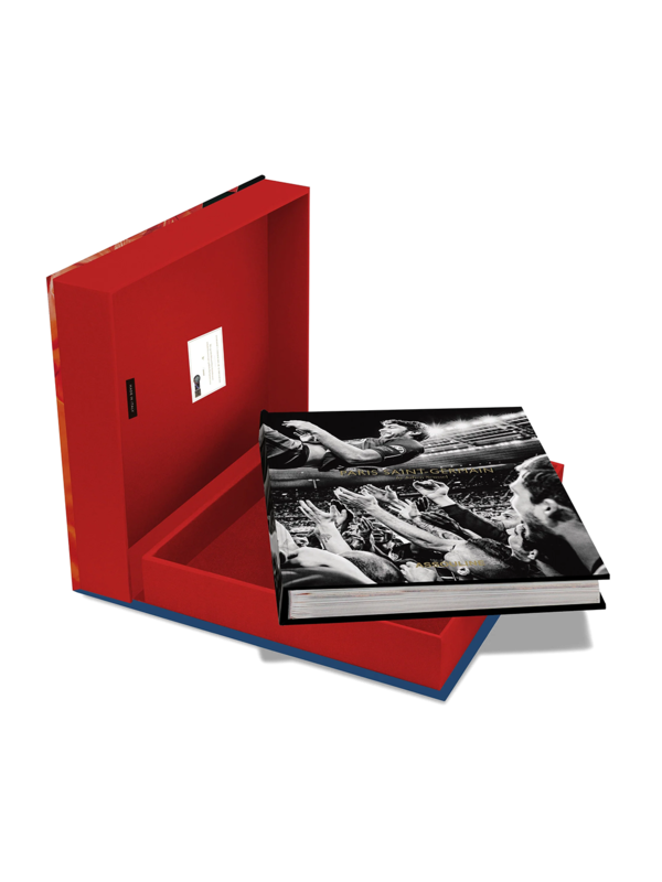 كتاب "Paris Saint-Germain" (باللغة الإنجليزية)