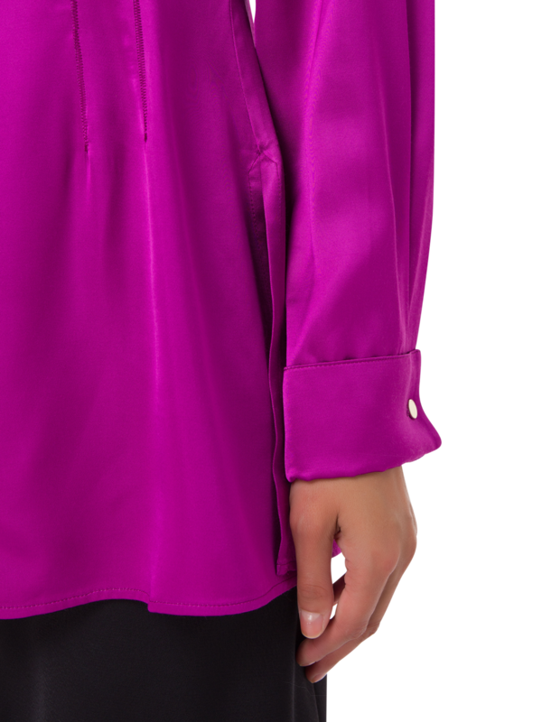 قميص ساتان ضيق بأكمام طويلة