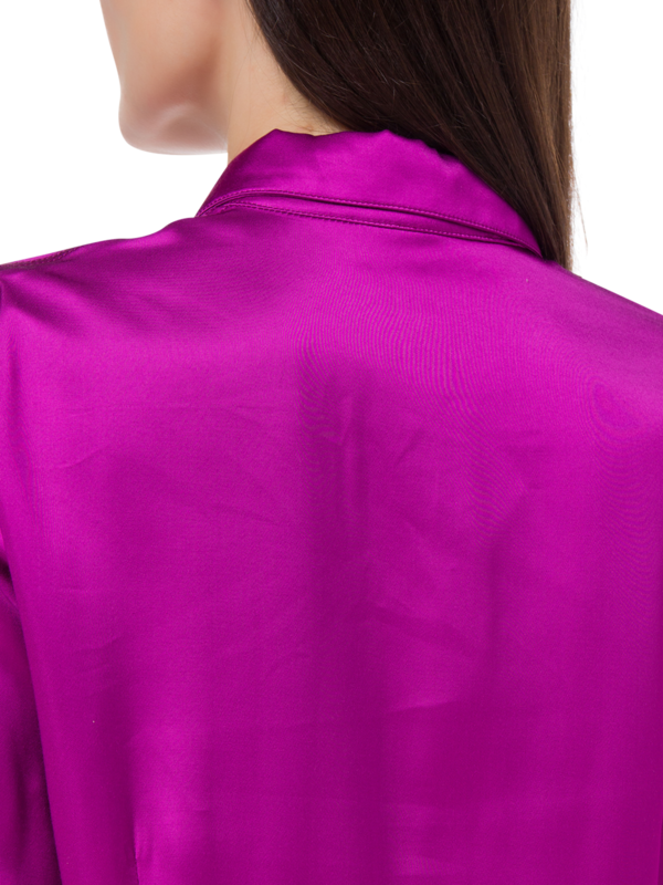 قميص ساتان ضيق بأكمام طويلة