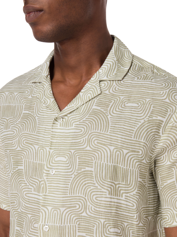 قميص مارس مزين بطبعة