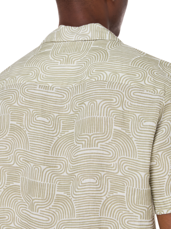 قميص مارس مزين بطبعة