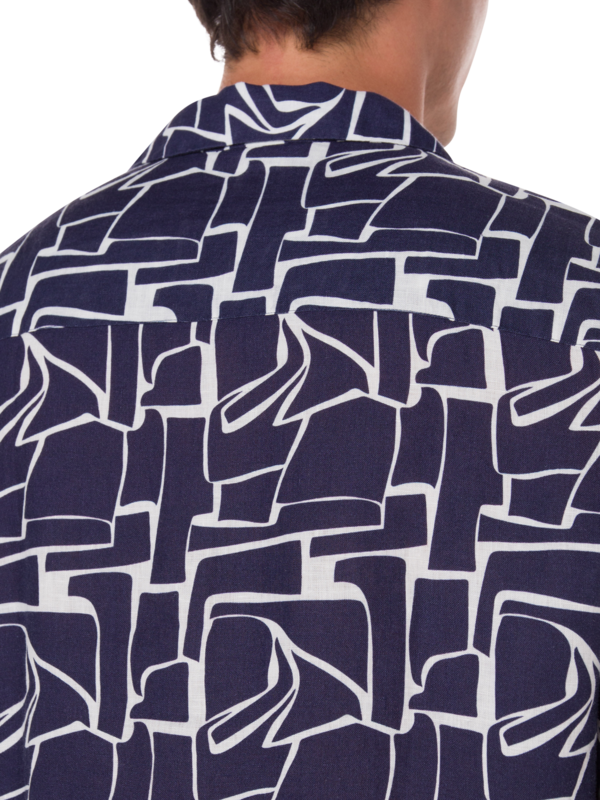 قميص مارس مزين بطبعة