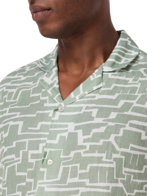 قميص مارس مزين بطبعة