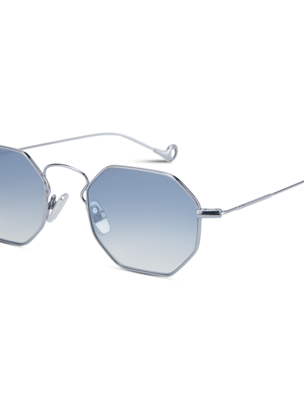 /original/Claire_EPYP_BlueGradie_4.png_convert-600x800