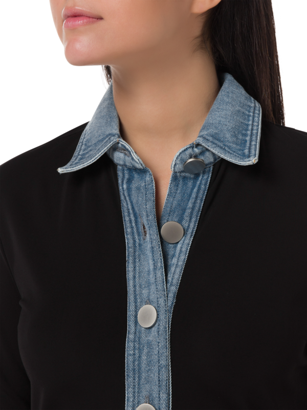 قميص بشريط مصمم