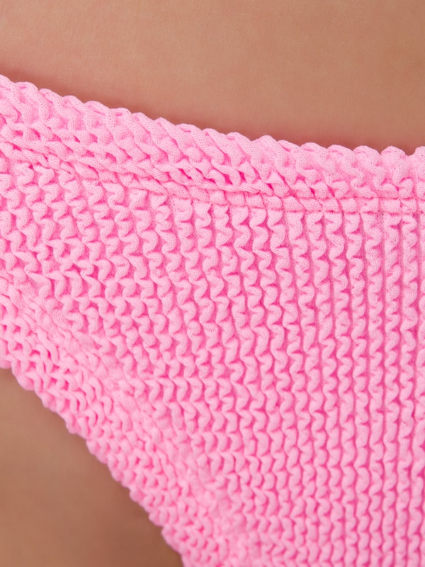 بيكيني جيجي