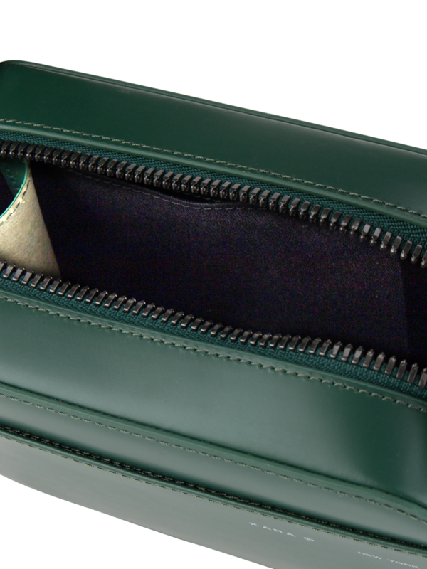 /original/HB262C3869_KARA_EMERALD_5.png_convert-600x800