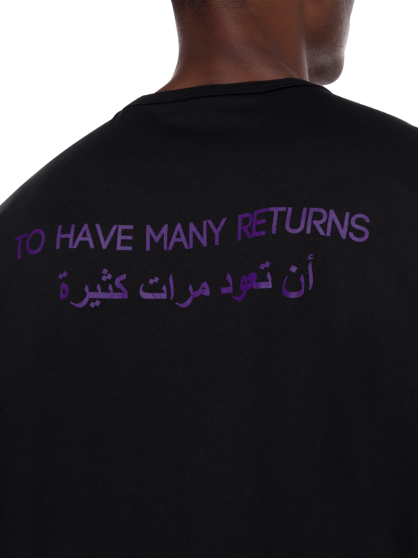 تيشيرت كبير الحجم مطبوع عليه عبارة "To Be Anonymous"