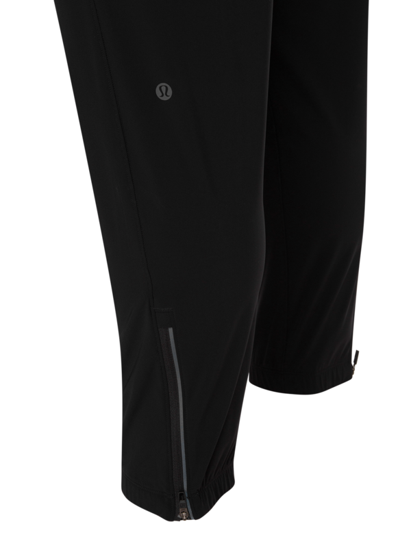 بنطال رياضي خفيف للركض بتصميم قصير من تشكيلة سيرج