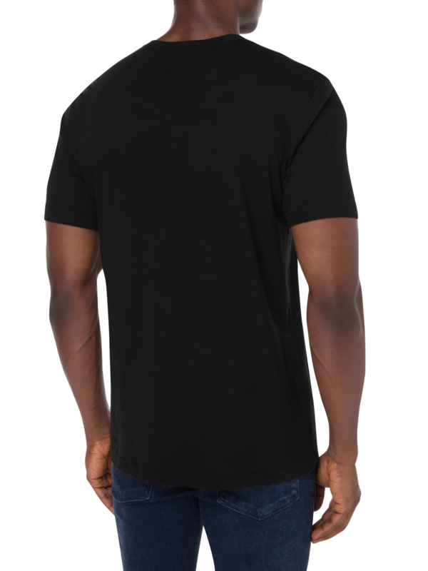 تيشيرت بجيب وأكمام قصيرة