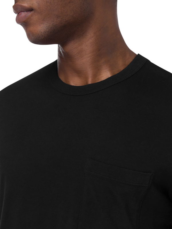 تيشيرت بجيب وأكمام قصيرة