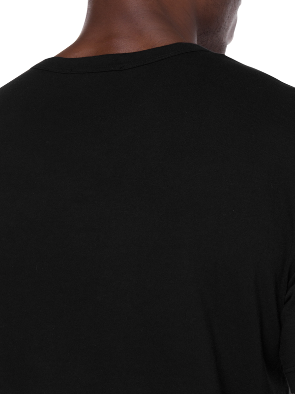 تيشيرت بجيب وأكمام قصيرة