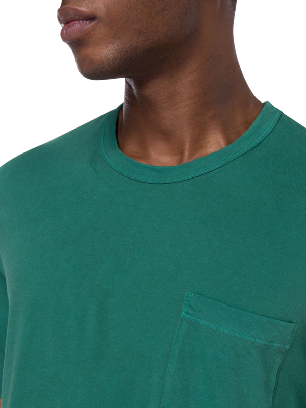 تيشيرت بجيب وأكمام قصيرة