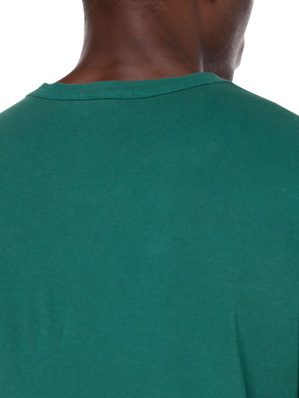 تيشيرت بجيب وأكمام قصيرة