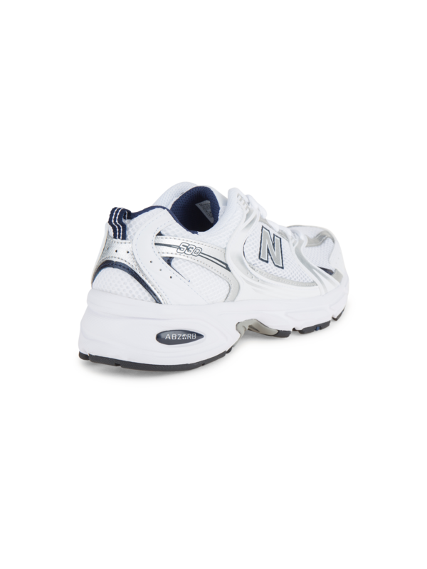 حذاء سنيكرز برقبة منخفضة 530