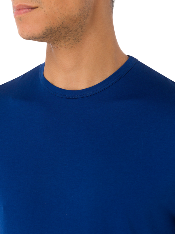 تيشيرت كلاسيكي بفتحة رقبة مستديرة