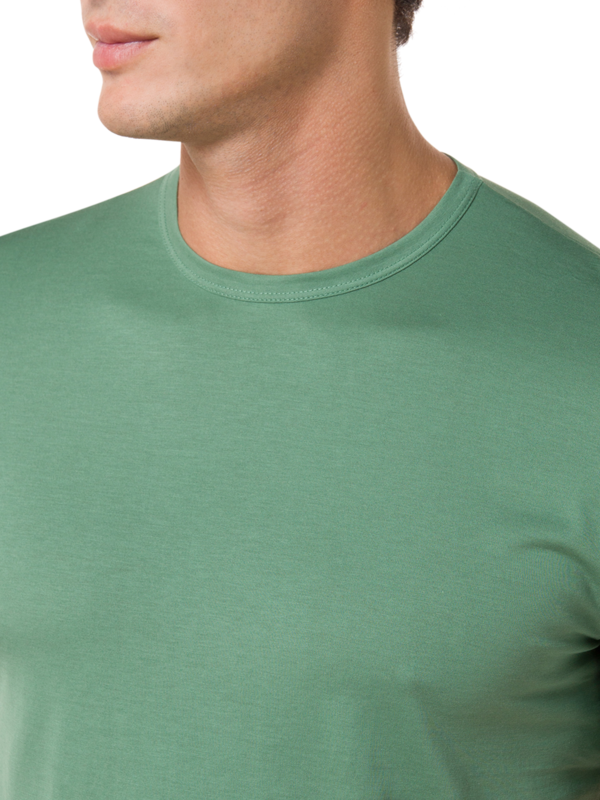 تيشيرت كلاسيكي بفتحة رقبة مستديرة