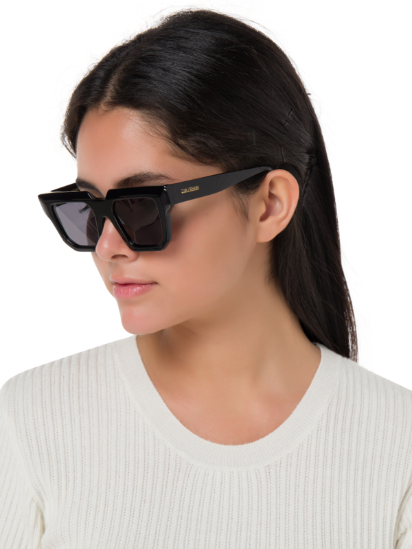 /original/R01_GIAR_BLACK_2.png_convert-600x800