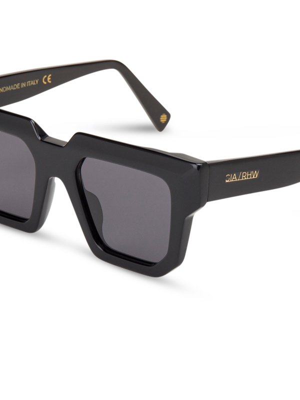 /original/R01_GIAR_BLACK_5.png_convert-600x800