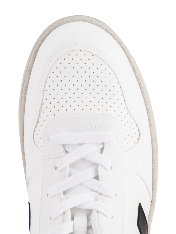 سنيكرز V-10 برقبة منخفضة