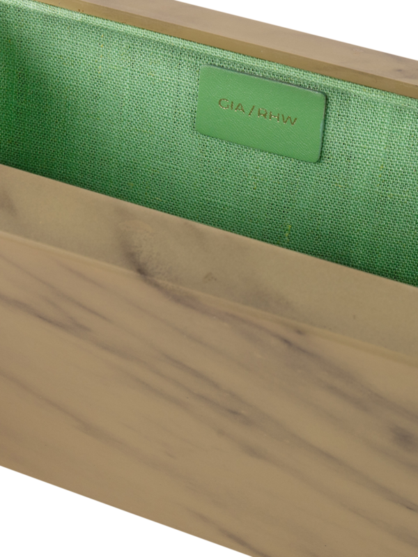 حقيبة يد صغيرة من الخشب